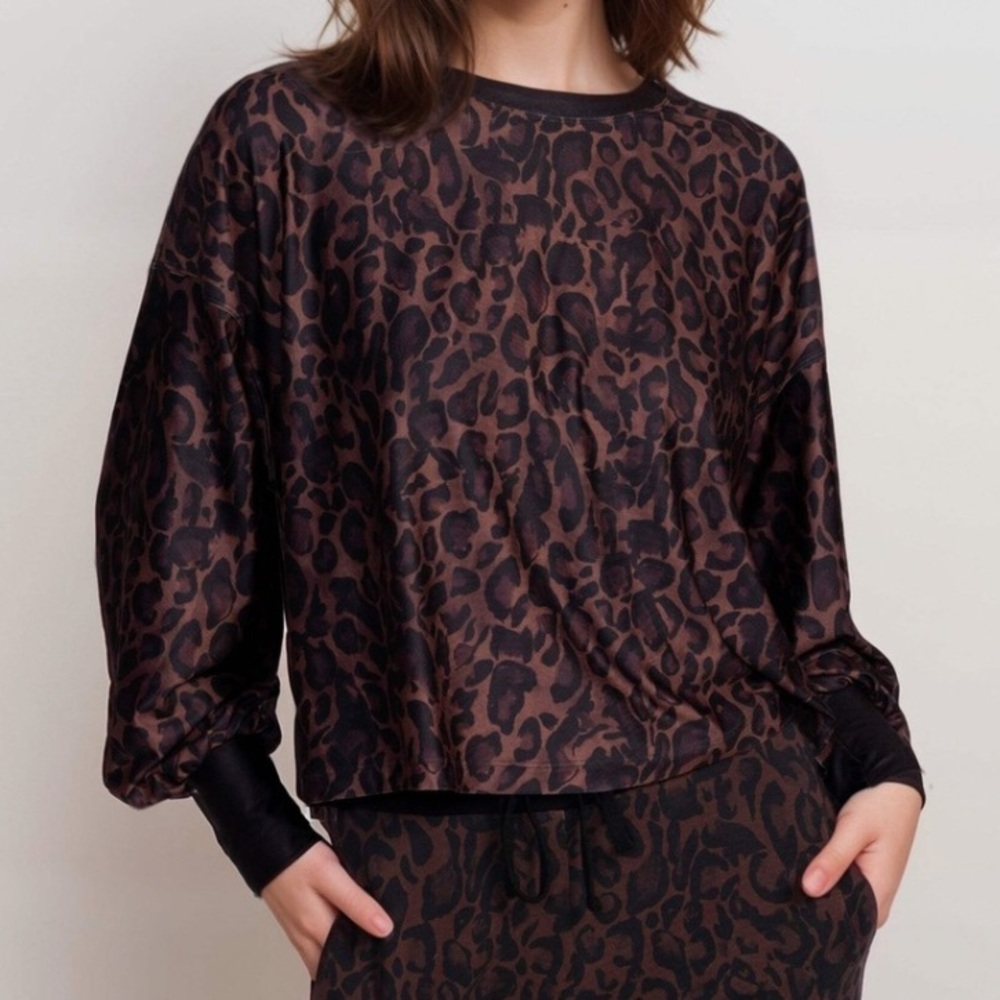NWT 🤎 JOHNNY WAS BEE ACTIVE DROP SHOULDER CREW NECK TEE Leopard Print